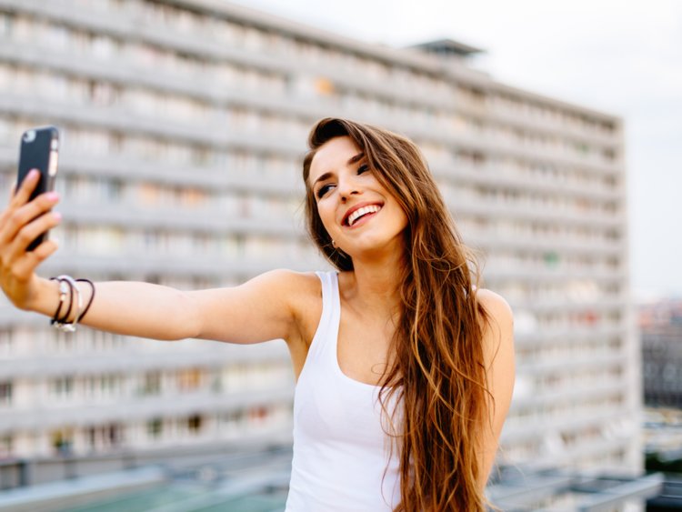 12 Selfies That Basically Tell The World You’re A Narcissist