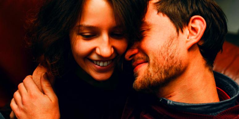 5 Differences Between Loving Someone And Being In Love With Them (And Which One Is Better)